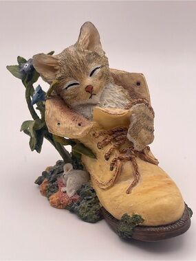 Lenox 2004 Sweet Dreamers Sleeping Kitten in Boot with Woodland Mouse Figurine